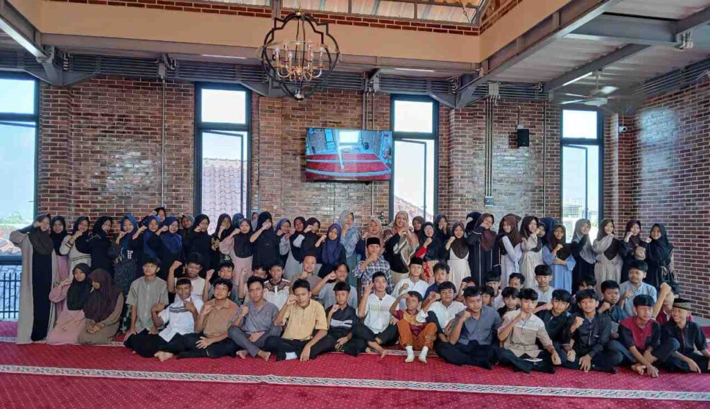 Menyemai Benih Kebaikan: SMP Muh 2 Purwokerto Gelar Taruna Melati 1