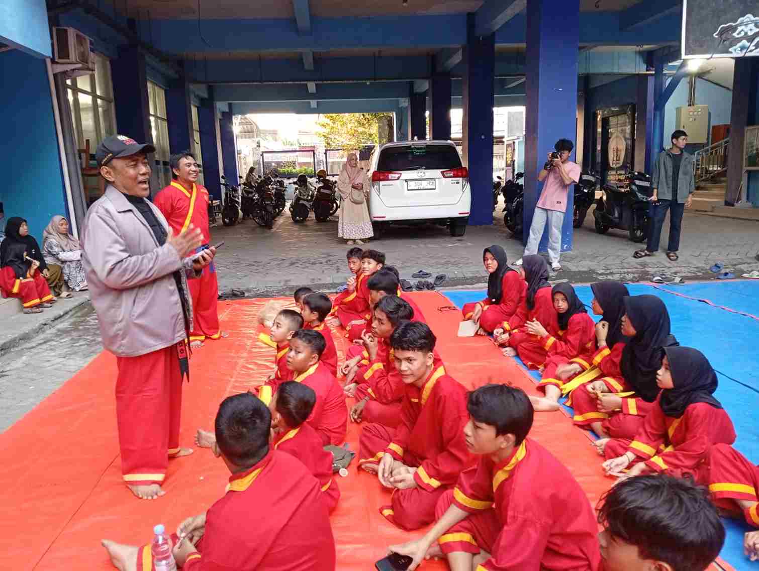 Menebar Manfaat Ramadan, PIMDA 06 Tapak Suci Surabaya Bagikan 300 Paket Takjil