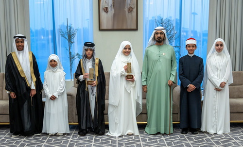 Aisyah (nomor dua dari kiri) bersama para juara kategori perempuan dan laki-laki. (ist)