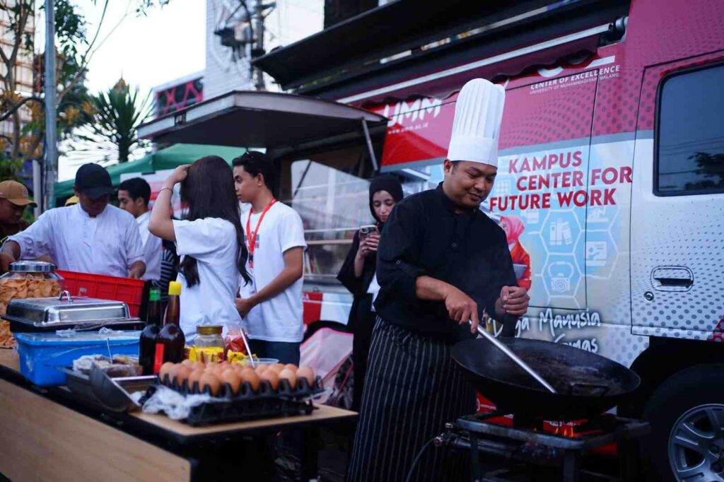 Ngabuburit Seru di Kayutangan, UMM Padukan Literasi, Batik Ecoprint, hingga Live Cooking 