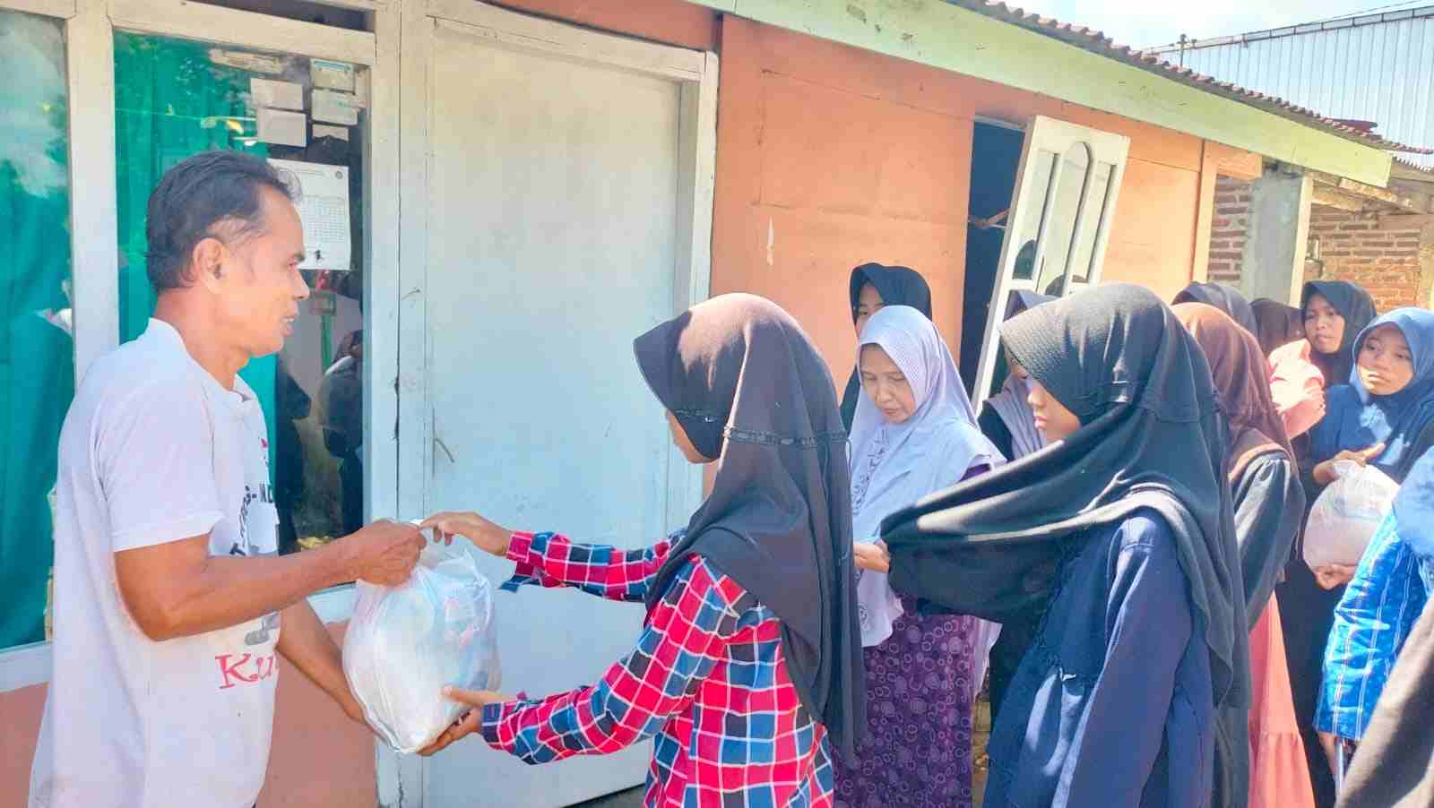 Wujudkan Teologi Al-Ma’un, SMP Muhammadiyah 2 Purwokerto Tebar Keceriaan Ramadan 