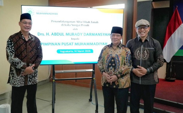 Acara serah terima hibah tanah kepada Muhammadiyah. (ist)