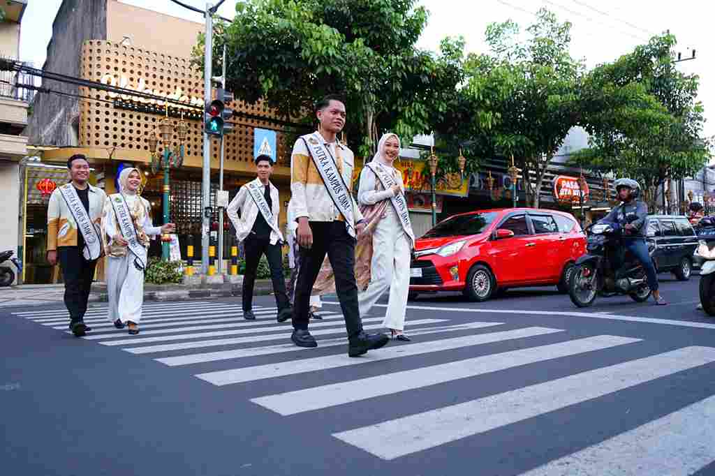 Ngabuburit Seru di Kayutangan, UMM Padukan Literasi, Batik Ecoprint, hingga Live Cooking 