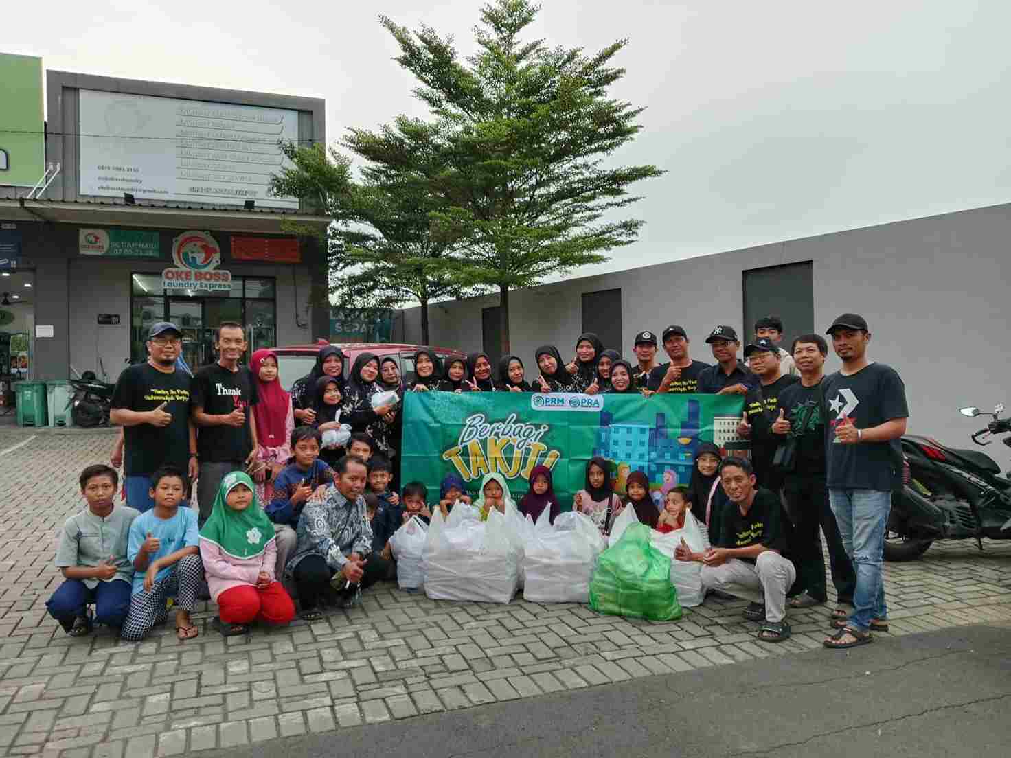 Muhammadiyah–Aisyiyah Masangan Wetan Tebar 150 Takjil di Depan SMPN 2 Gedangan Disambut Antusiasme Warga