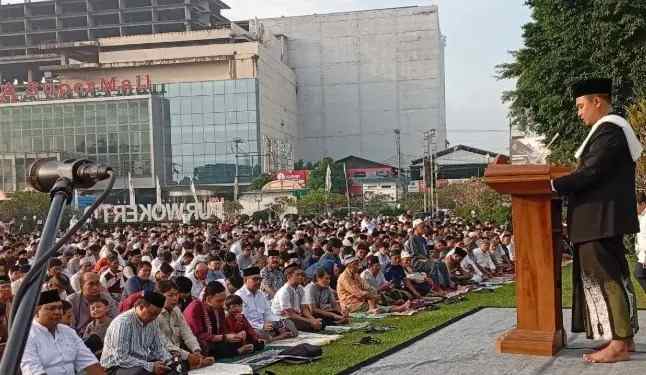 Ribuan Jemaah Rayakan Kemenangan Idulfitri 1447 H di Alun-alun Purwokerto