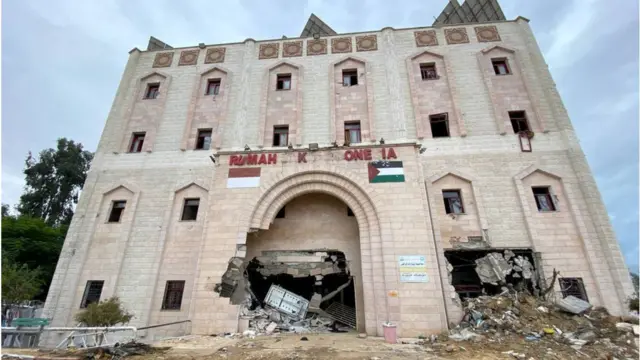 Rumah sakit Indonesia, sebuah bangunan filantropi dari Indonesia di Palestina, dihancurkan oleh zionis Israel. (ist)