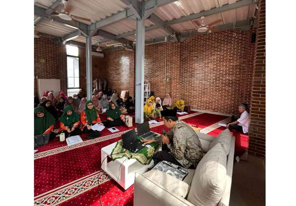 Sinergi Dakwah dan Sosial, PCA Purwokerto Selatan Konsisten Santuni Guru Honorer