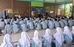 Para siswa SMAMDA Surabaya peserta Darul Arqam di Ponpes eLKISI Mojokerto. (ist)