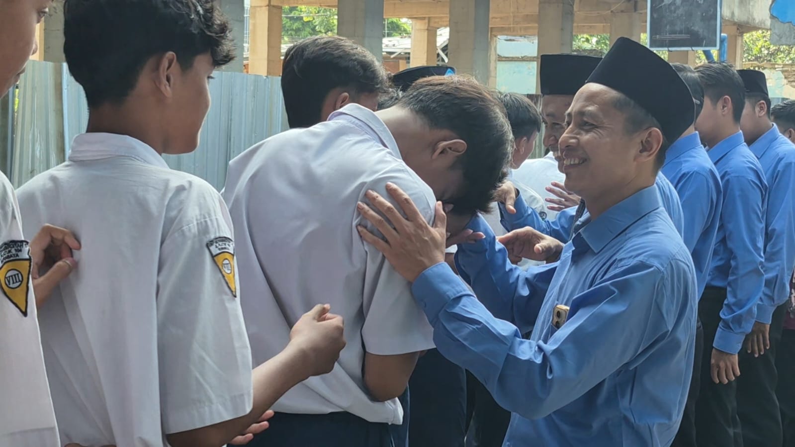 Refleksi Tarbiyah Ramadan, Keluarga Besar SMP Muhammadiyah 15 Boarding School Surabaya Saling Memaafkan