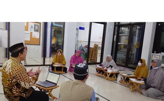 Para ustaz dan ustazah TPQ sedang mengikuti bimbingan digitalisasi dan manajerial. (ist)