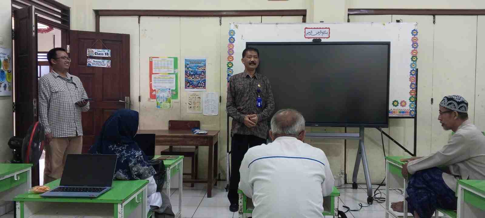 SMOGRA UMS Hadir, Edukasi Siswa SD Muhammadiyah 24 Gajahan Peduli Lingkungan