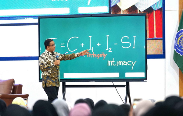 Anies Baswedan saat memberikan kuliah umum di Umsida. (ist)