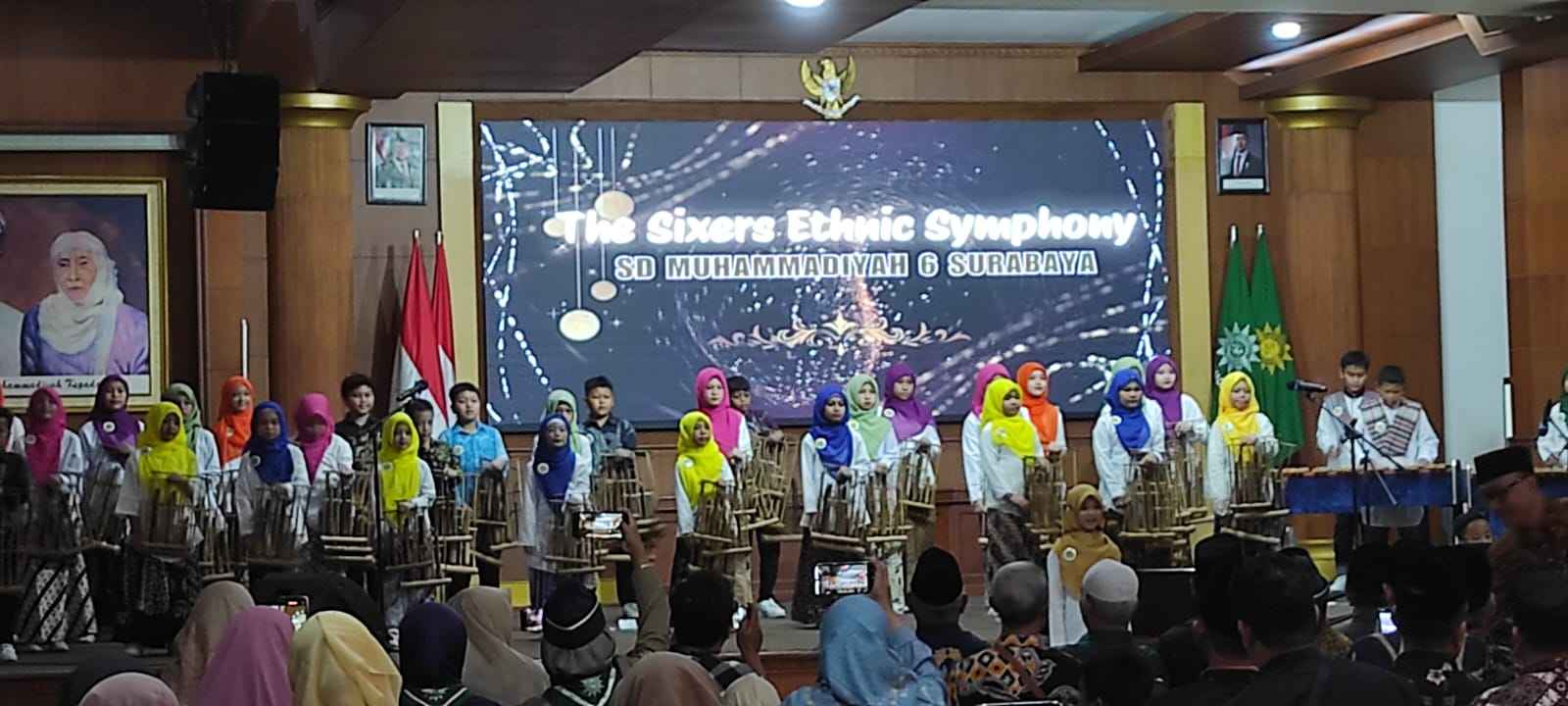Pukau Ratusan Tokoh, Tim Musik Etnik SD Musix Sukses Buka Halalbihalal PWM Jatim