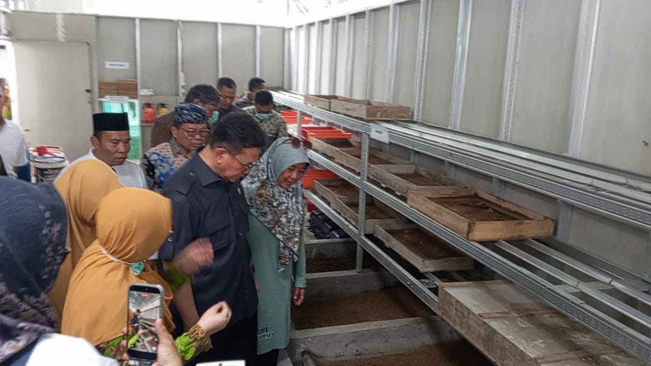 Mendag Budi Santoso Beri Apresiasi Inovasi Pengelolaaan Sampah Berbasis Magot Ubah SPPG Aisyiyah