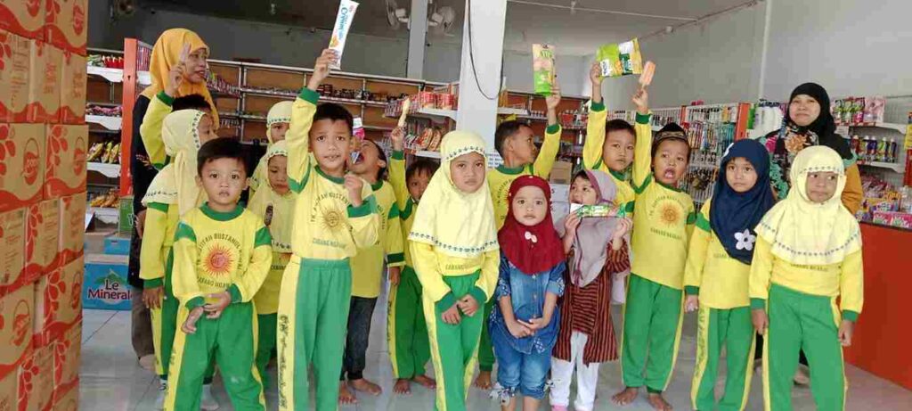 Outing Class TK ABA 4 Nganjuk, Senengnya Belanja di TokoMu