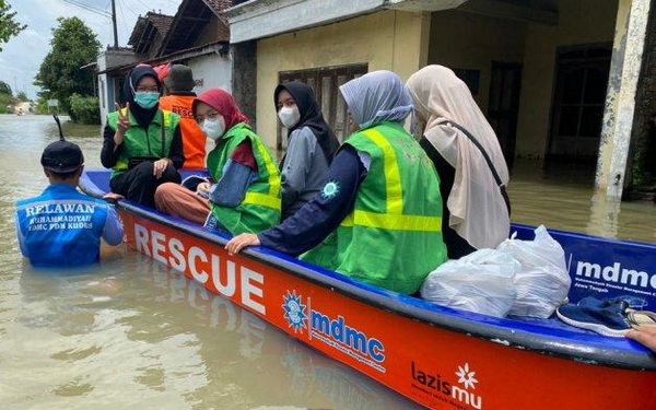Para relawan Muhammadiyah menembus lokasi bencana. (ist)