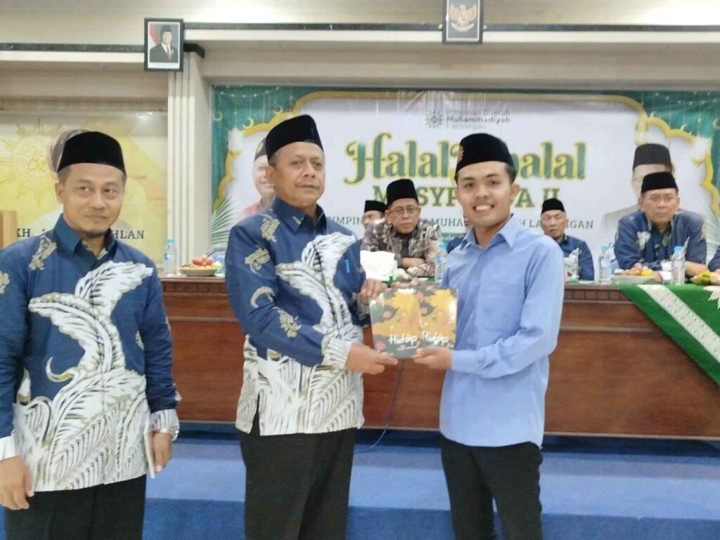 'Buku Hidup atau Sekadar Bertahan' Warnai Halalbihalal dan Musypimda II PDM Lamongan