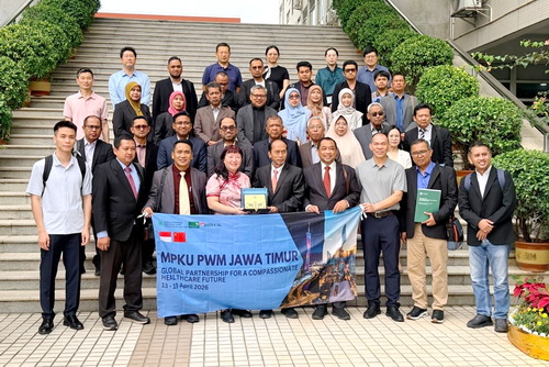 Rektor Umsida Dr. Hidayatulloh, Msi. bersama rombongan Muhammadiyah Jawa Timur saat melakukan kunjungan ke Guangzhou University, China. (ist)
