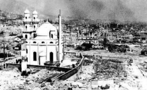 Dokumen foto Masjid Kobe tetap kokoh berdiri meski di sekitarnya luluh lantak oleh serangan bom sekutu dalam perang dunia II. (ist)