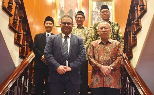 Ketua PP Muhammadiyah, Syafiq A Mughni (depan kanan) bersama Wakil Duta Besar Mesir untuk Indonesia, Mr. Amr A Mokhtar. (ist)