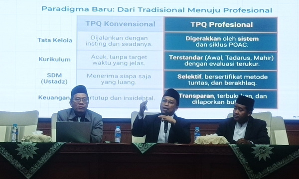 Afifun Nidlom, S.Ag., M.Pd., M.H., Wakil Sekretaris Majelias Tabligh PWM Jatim saat memberikan materi. (nun)