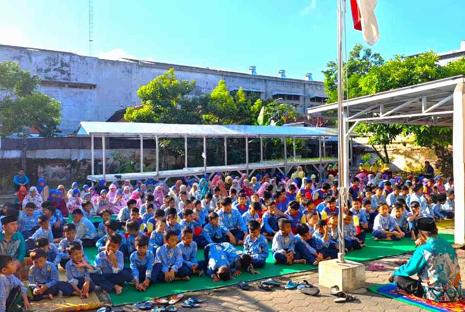 Jumat Religi SD Muh 24 Gajahan Surakarta, Tanamkan Akhlak Mulia