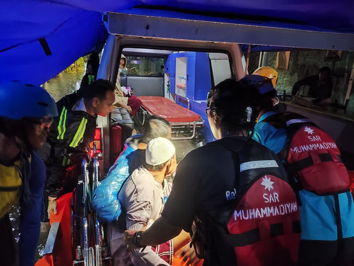 Hujan Deras Picu Banjir di Solo, Relawan Muhammadiyah Bergerak