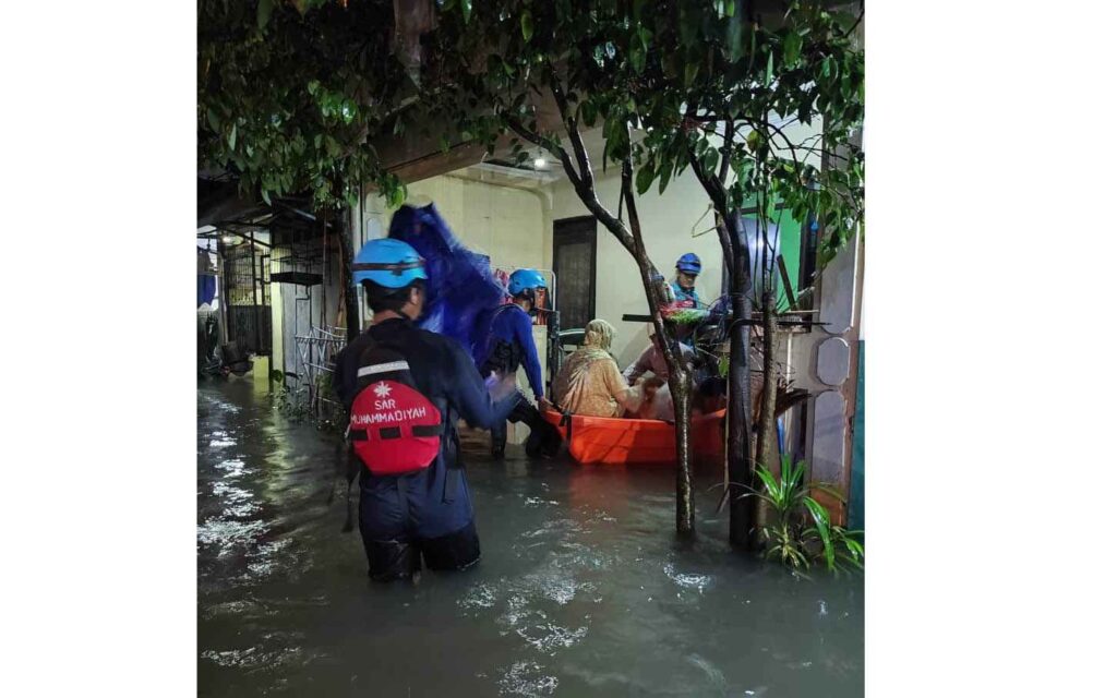 Hujan Deras Picu Banjir di Solo, Relawan Muhammadiyah Bergerak