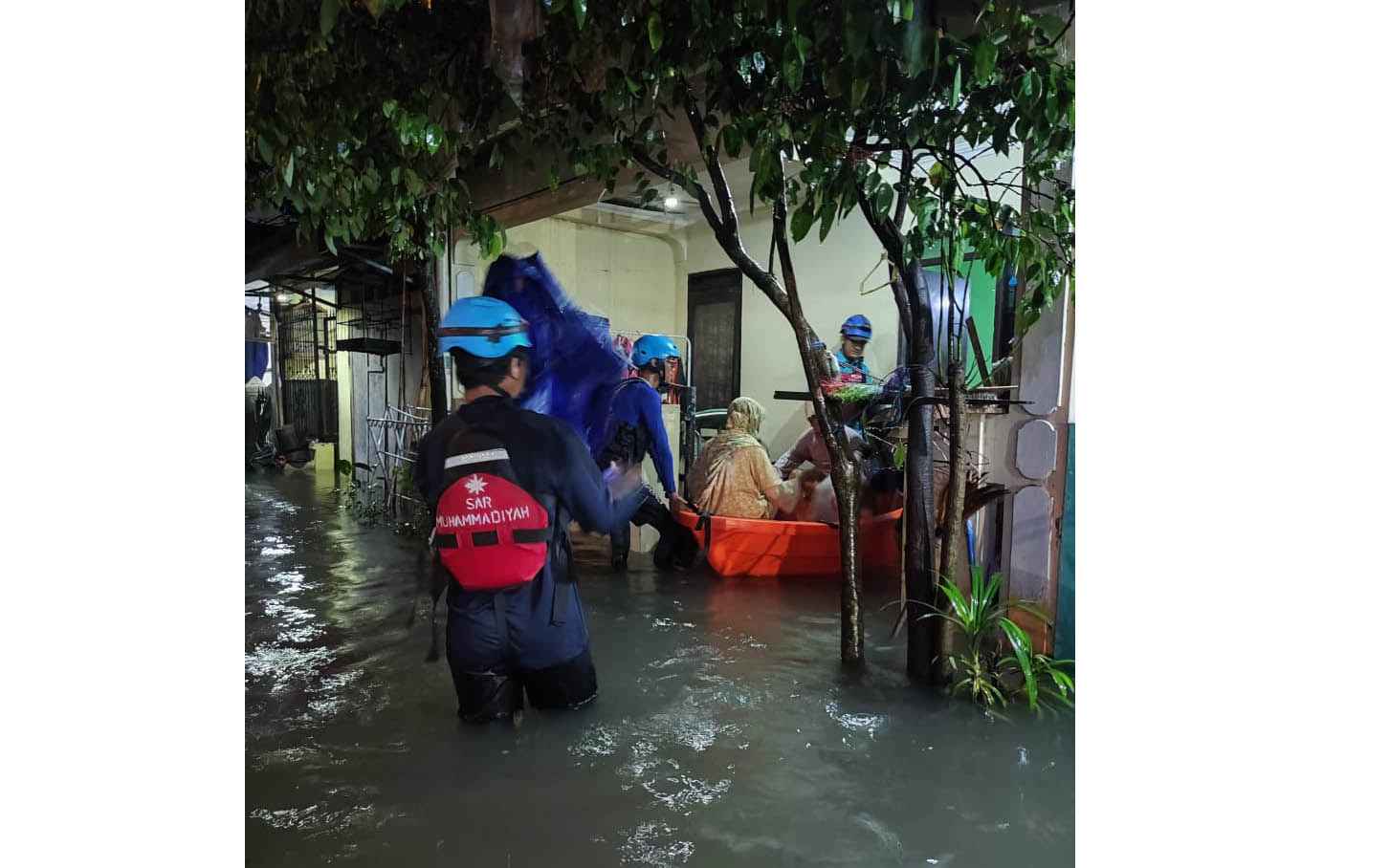 Hujan Deras Picu Banjir di Solo, Relawan Muhammadiyah Bergerak