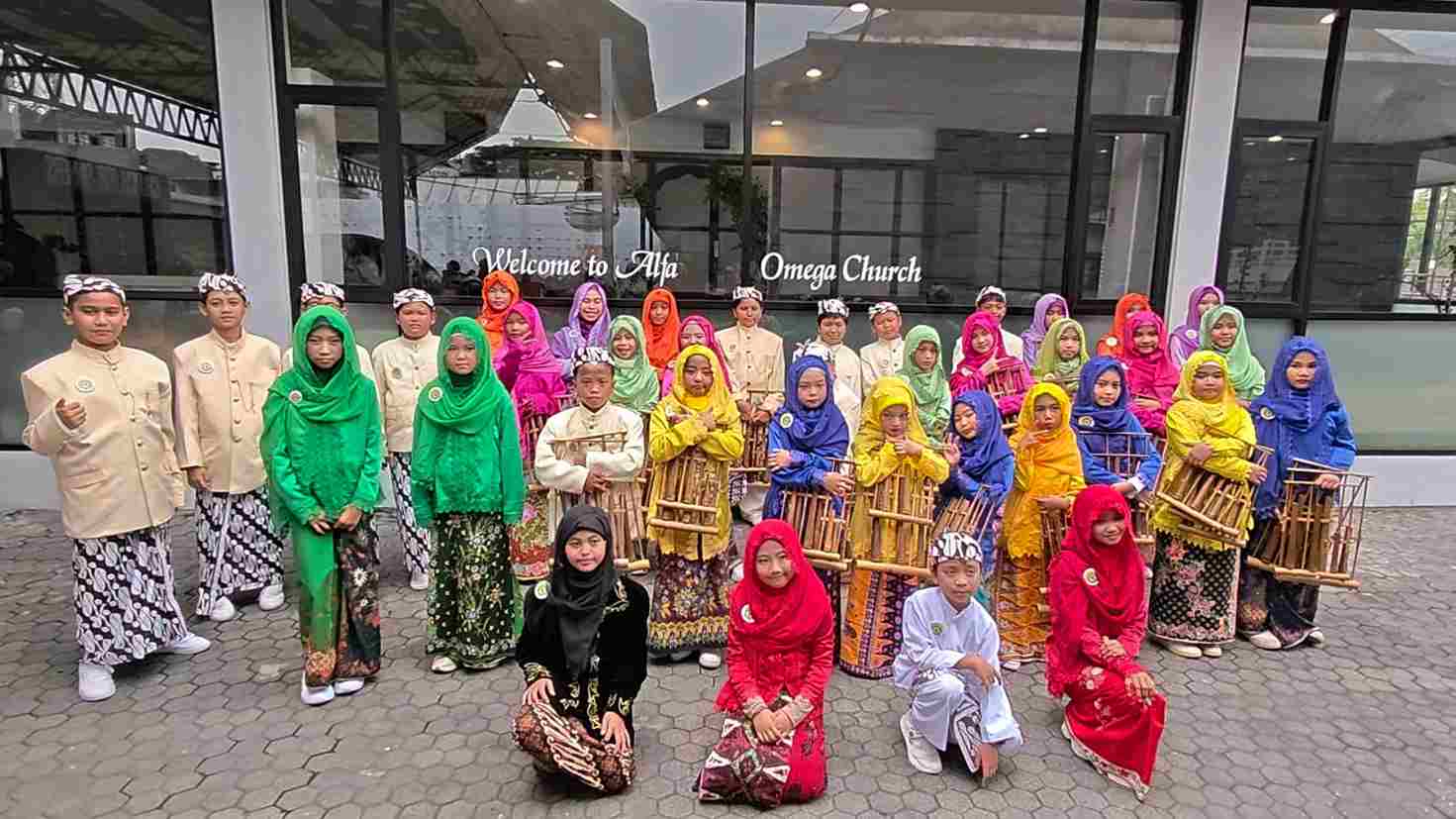 The Sixers Ethnic Symphony SD Musix Raih Juara 2 Lomba Angklung Kolintang Se-Kota Surabaya