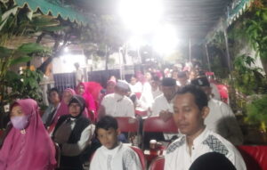 Warga antusias mengikuti halalbihalal. (mun)