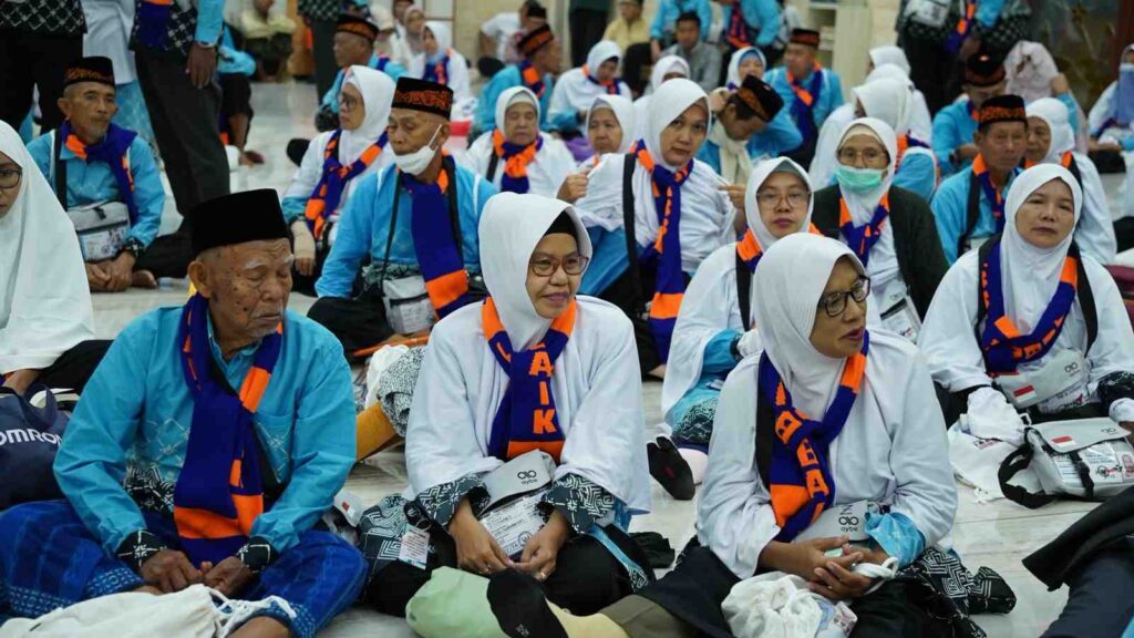 Khidmat di Sepertiga Malam, KBIHU RSM Lamongan Lepas Keberangkatan 353 CJH
