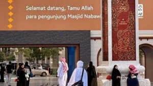 LED Raksasa menyambut jemaah haji Indonesia dengan bahasa Indonesia. (ist)