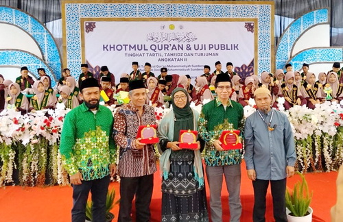 Prosesi Khotmul Qur’an dan Uji Publik Tingkat Tartil, Tahfidz, dan Turjuman Angkatan ke-2 MI Tahfidzul Qur’an (MIT) Muhammadiyah Sumberejo. (ist)