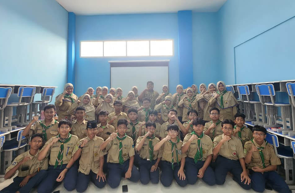 IPM SMP Muhammadiyah 15  Surabaya Gelar Pelatihan Kepenulisan Dasar, Targetkan Terbit Buku Antologi Cerpen