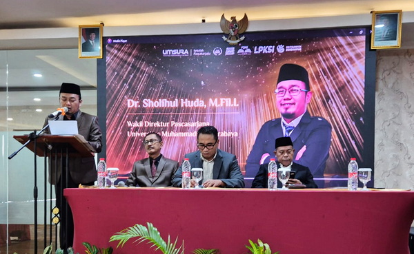 Wakil Direktur Pascasarjana UMSURA, Dr. Sholikhul Huda, M.Fil.I, saat memberikan sambutan. (ist)