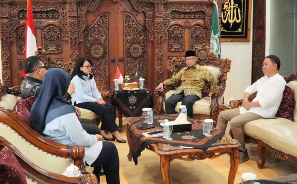 Ketua Umum Pimpinan Pusat (PP) Muhammadiyah, Haedar Nashir, saat menerima kunjungan jajaran direksi PT Jasindo Syariah. (ist)