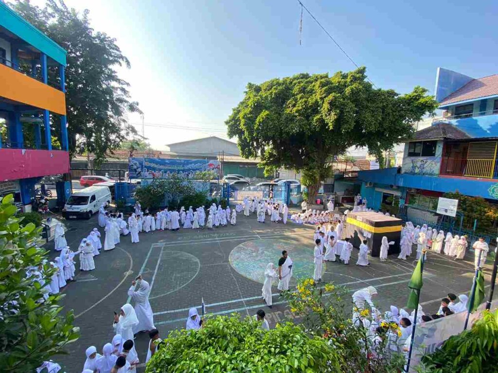 Serunya Mengikuti Simulasi Manasik Haji di Halaman SDM Limas