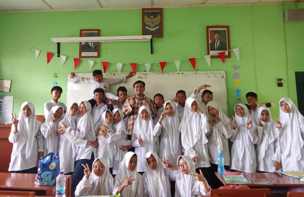 Menghormati Guru, antara Seremonial dan Praktiknya