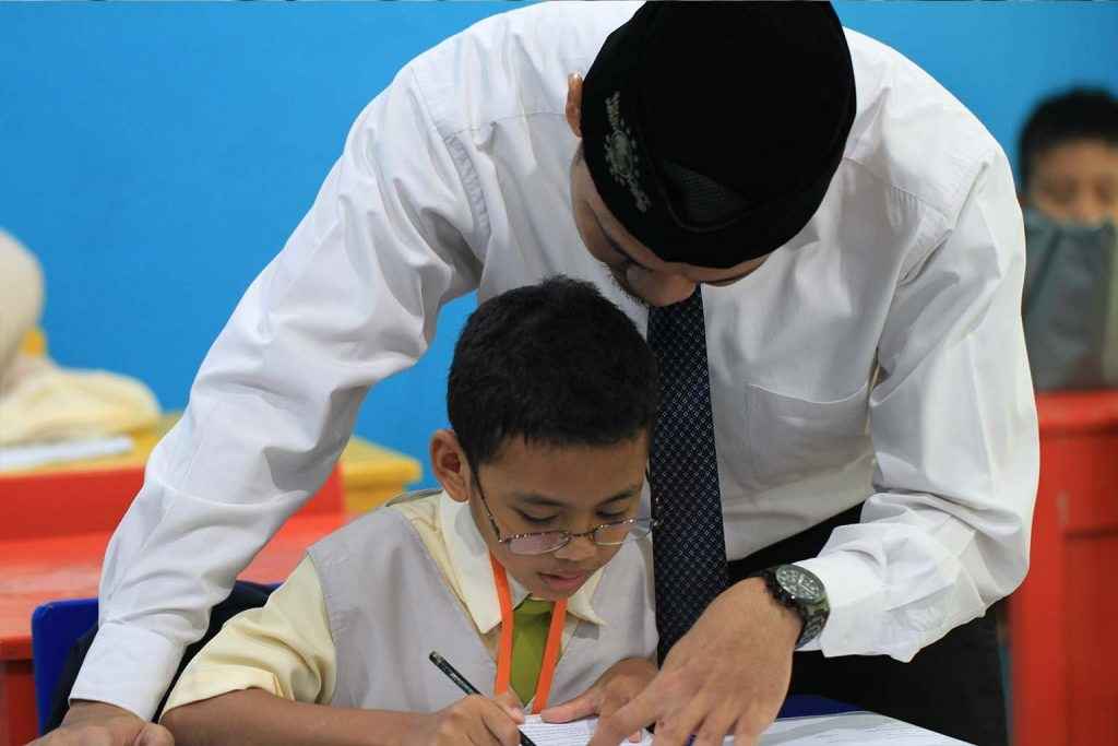 Membuka Pintu Hati: Menifestasi Dedikasi dalam Pendidikan Modern