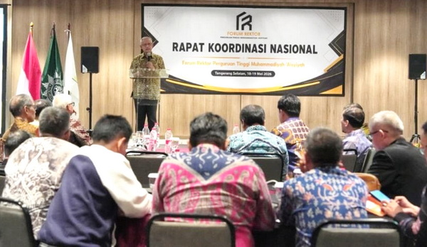 Haedar Nashir saat memberikan arahan pada Forum Rektor PTMA. (ist)