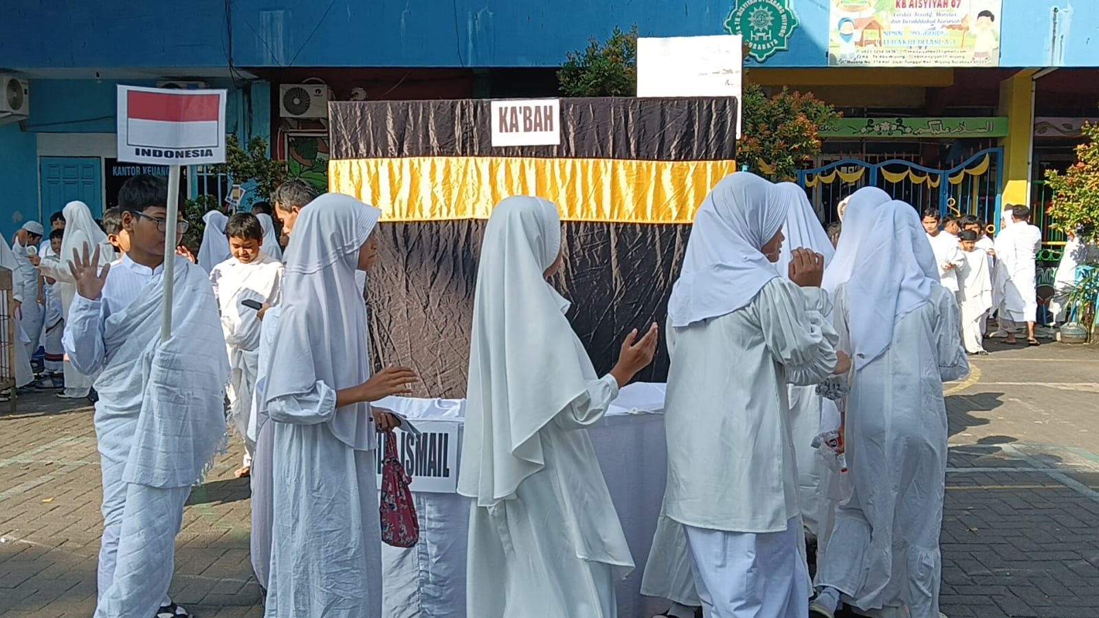 Serunya Mengikuti Simulasi Manasik Haji di Halaman SDM Limas