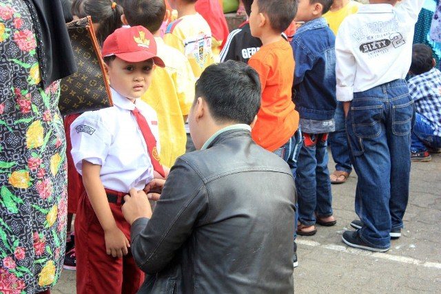 Anak sebagai Amanah dan Perhiasan: Menata Ulang Orientasi Pendidikan di Era Modern