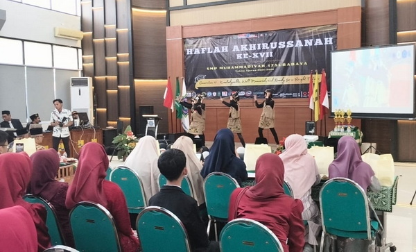 Penampilan AUM pendidikan di Wiyung menyemarakkan acara Haflah Akhirussanah ke-17 SPEMJITU. (ist)