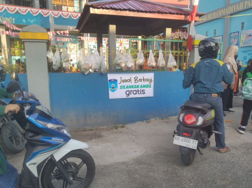 SD Muhammadiyah Pahandut Palangka Raya Gelar Jumat Berbagi