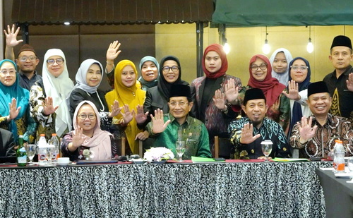 Menag bersama peserta diskusi tentang Strategi Komunikasi Pesantren Ramah Anak. (ist)