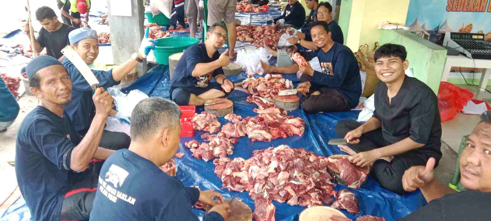 Masjid KH Ahmad Dahlan Pulang Pisau Kalteng Sembelih 12 Hewan Kurban, Distribusikan 1.300 Kupon Daging