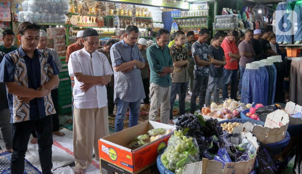 Salat di Tengah Kesibukan: Jangan Sampai Waktu Berlalu Tanpa Sujud
