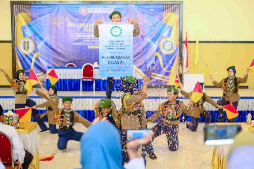 Riuh Tepuk Tangan Warnai Pelepasan SMA Fourmula, Semaphore Dance HW Tampil Memukau
