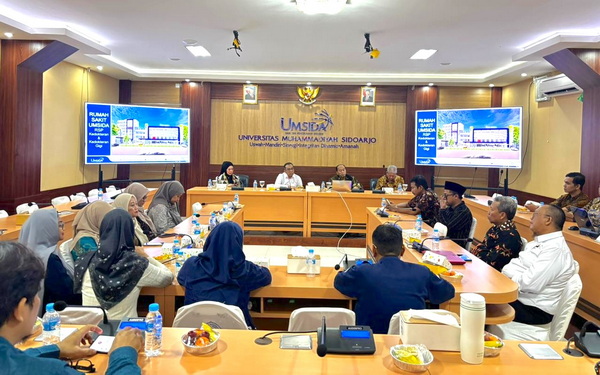 Mendiktisaintek RI, Prof. Brian Yuliarto, saat mengunjungi Umsida. (ist)